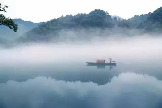 深夜听雨安静心情古诗句（19首古诗词赏尽夏雨）