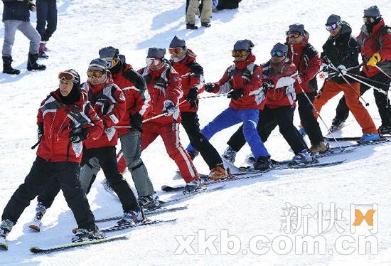 以家乡的滑雪场为话题的作文怎么写（《家乡滑雪场的传奇故事》）