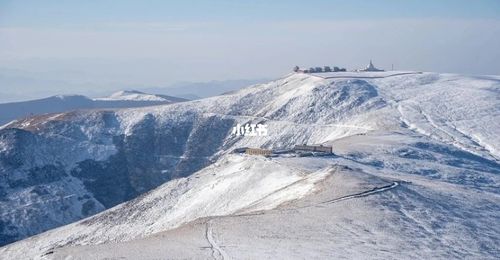 神奇的雪山之旅作文400字（《雪景下的奇迹》）