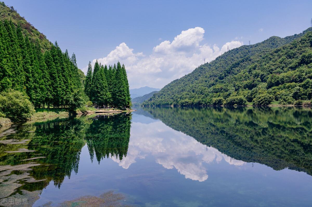 用青山表达爱意的诗词（十首著名青山诗词）