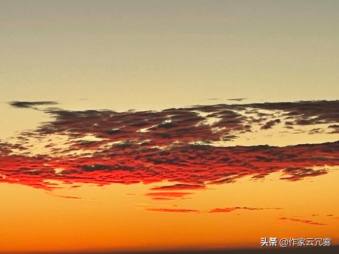 有关描写夕阳的优美唯美句子的好句子摘抄（夕阳的千姿百态）