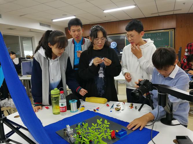 实践基地活动作文400字（《探索未知的世界》）