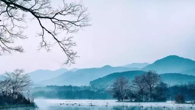 关于星月的诗词7首（愿我如星君如月，夜夜流光相皎洁）