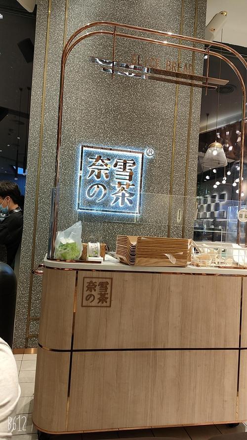 抖音秋天的第一杯奶茶文案（秋日第一杯奶茶，悠然味觉之旅）