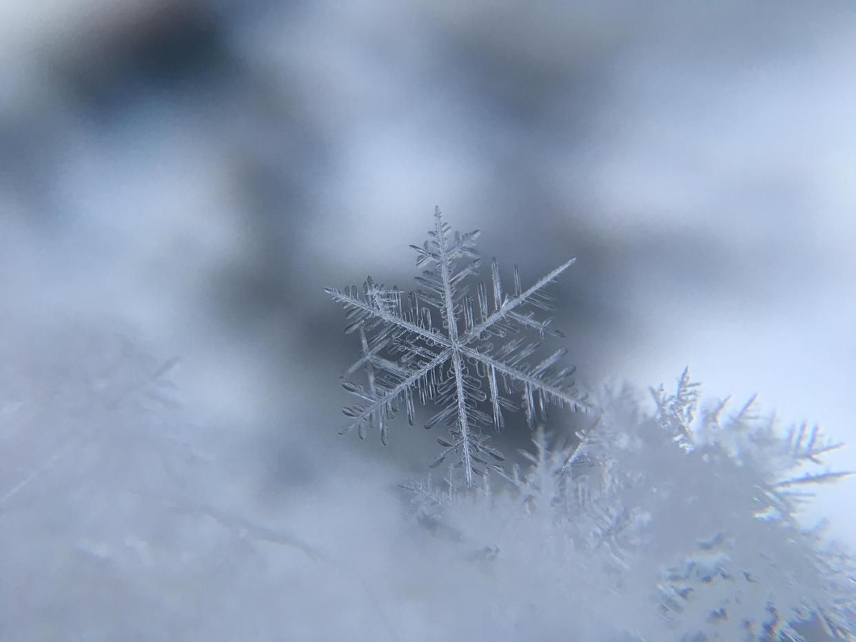 关于雪的唯美古诗句（寒钓孤江雪的诗句）