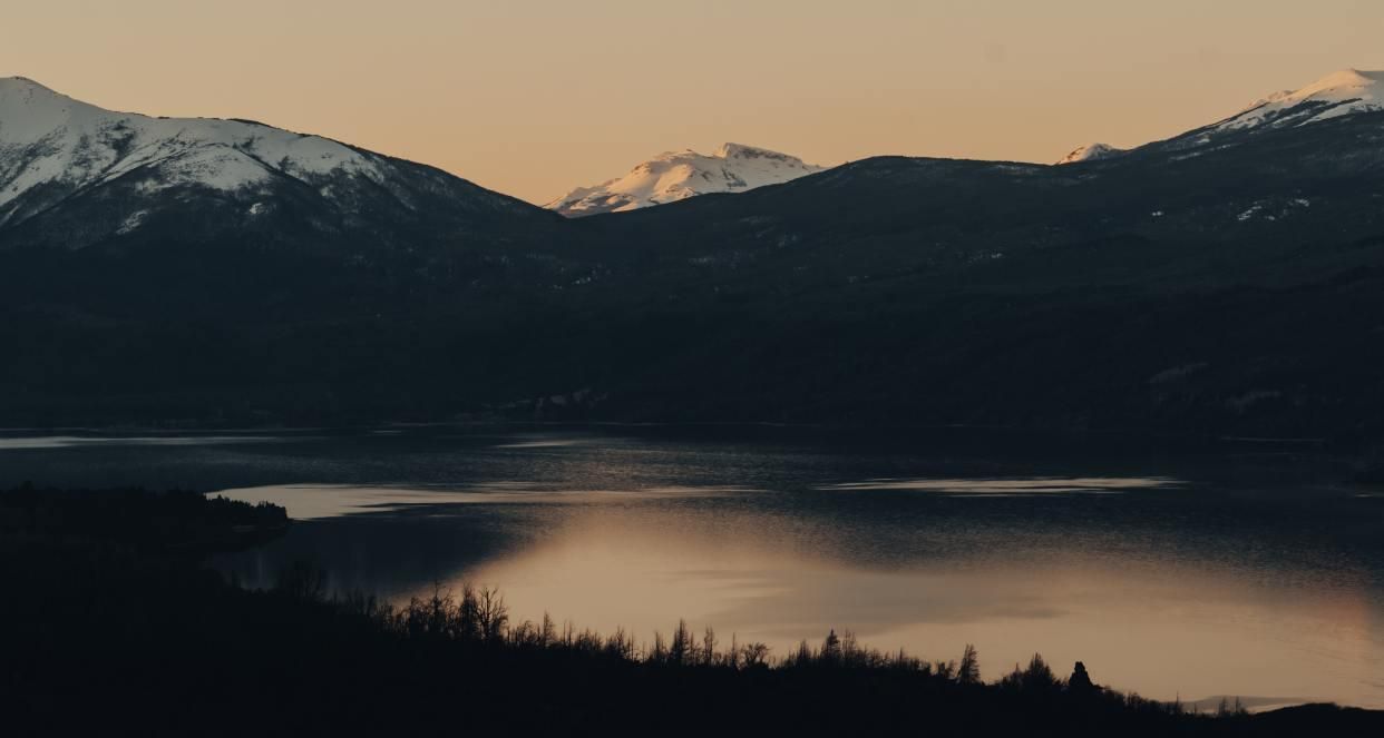 形容山峰的古诗句（高山的壮观诗句）