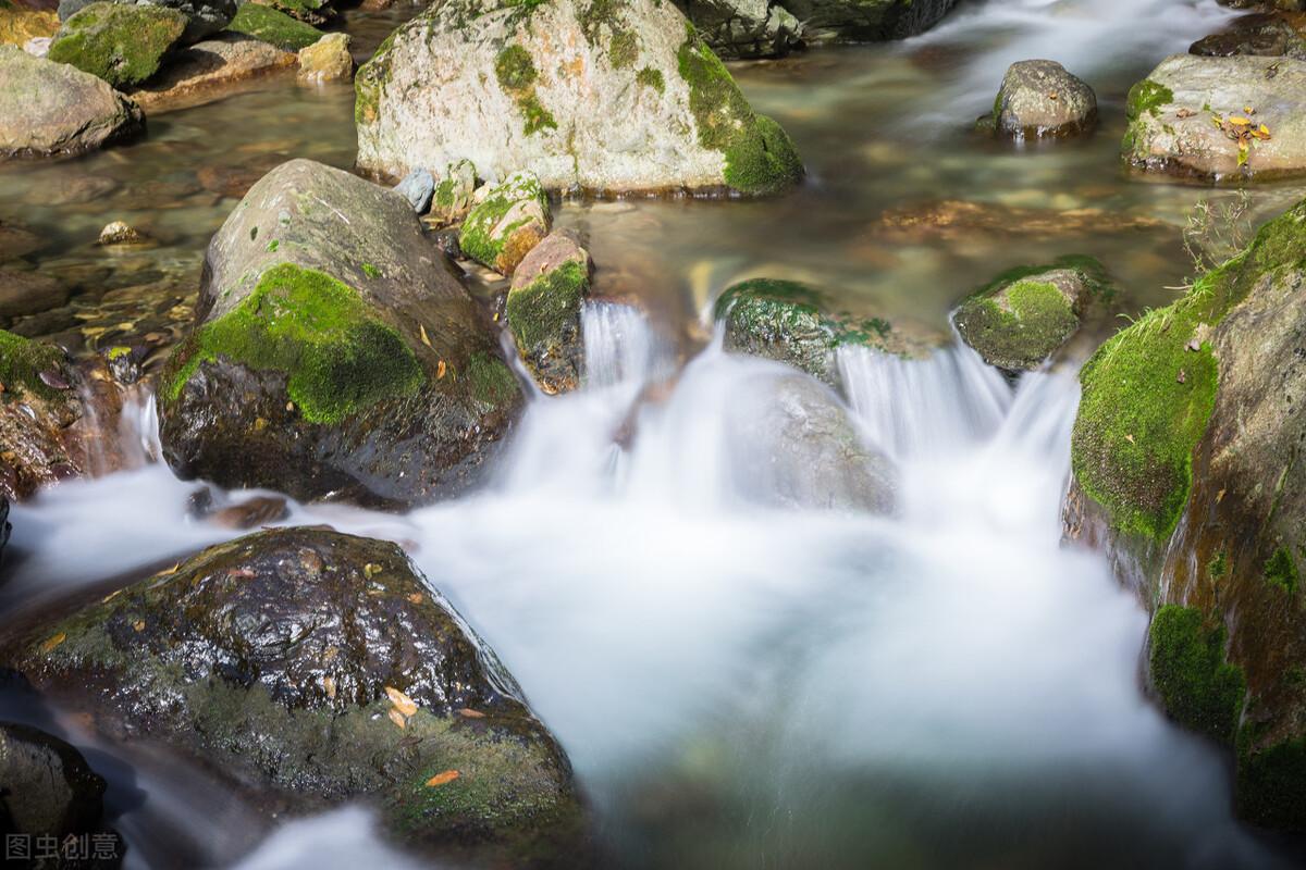 河水缓缓流淌的诗句（五首描写流水的古诗词）