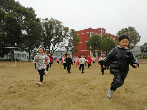 有关意志坚强不怕困难的名言警句的短句有哪些（意志坚强不怕困难的名言警句）