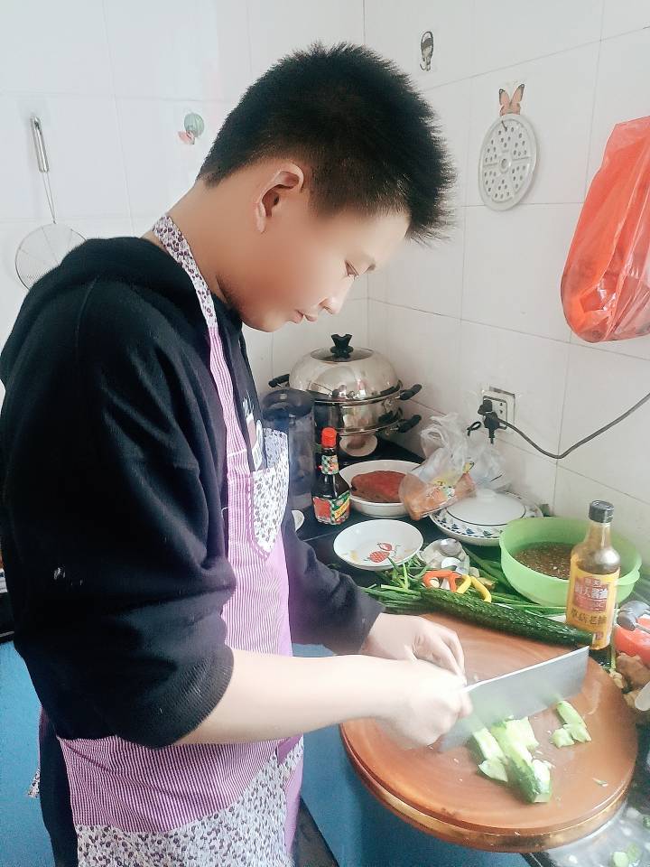 关于学做菜的作文600（《学做菜|从零开始的美食之旅》）