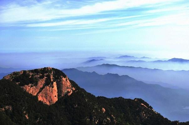 以泰山为题写一篇作文（《泰山天下第一——一个登泰山的故事》）