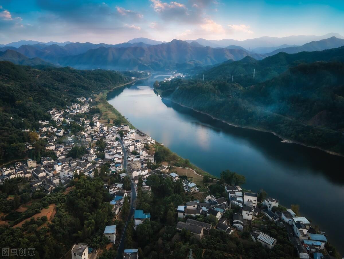 感叹大山美景的诗句（七首别致的两岸青山诗词）