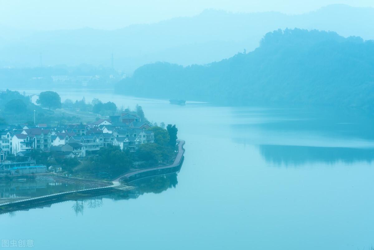 感叹大山美景的诗句（七首别致的两岸青山诗词）