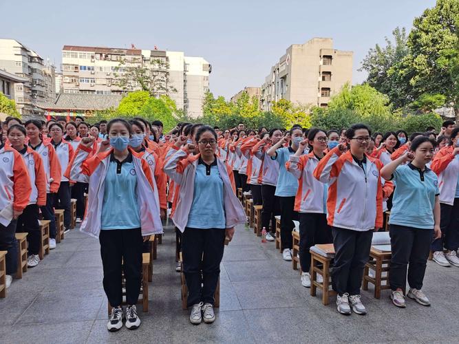 以向自己的梦想冲刺为话题的作文800字（《从梦想开始的冲刺》）