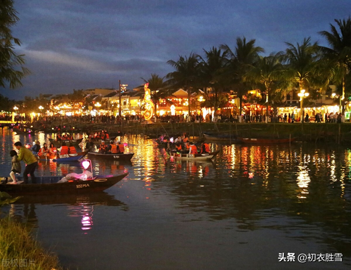 中元节河灯美诗五首（河灯万点飞星斗，应改中元作上元）