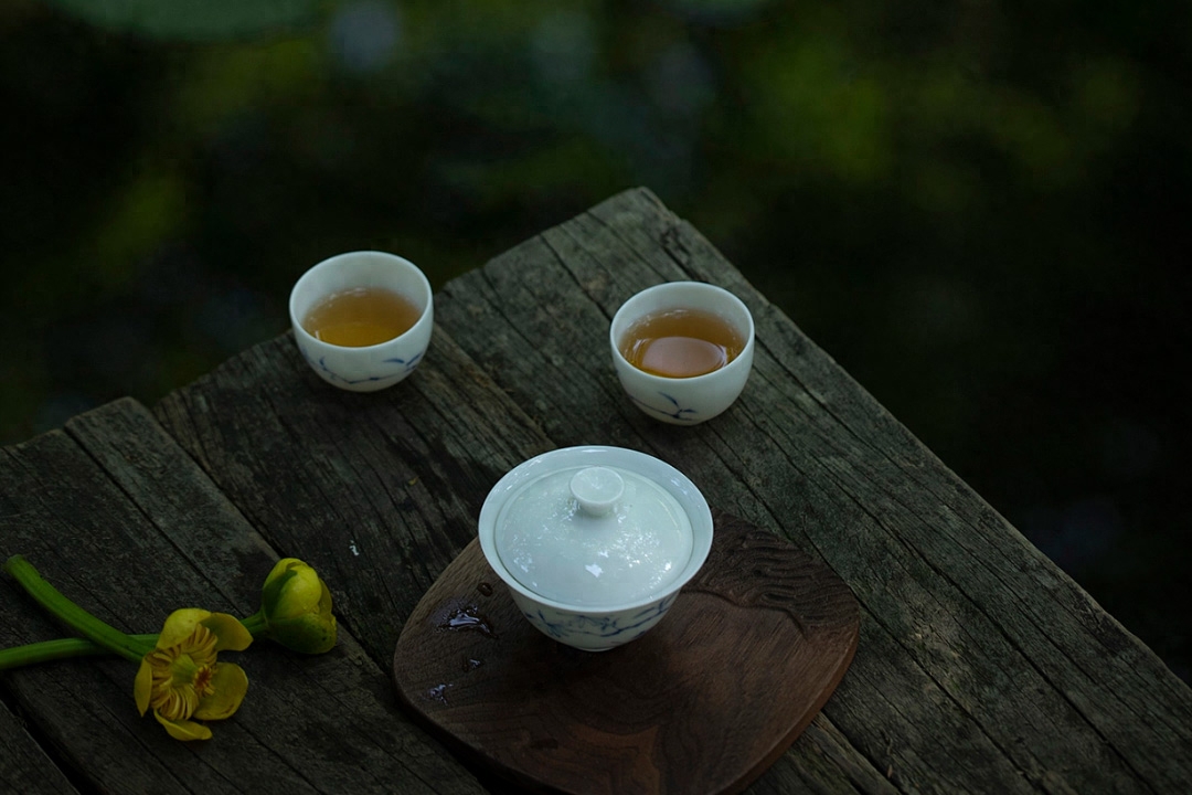 午枕不成春草梦，落花风静煮茶香（赞美茶香20句唯美古诗词）