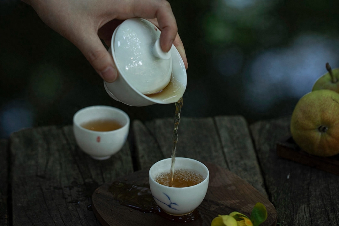 午枕不成春草梦，落花风静煮茶香（赞美茶香20句唯美古诗词）