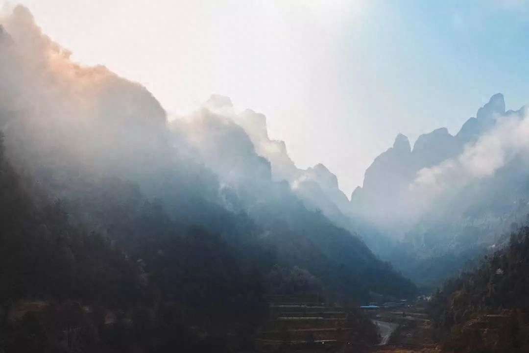 羽衣常带烟霞色，不惹人间桃李花（10首道教神仙诗词）