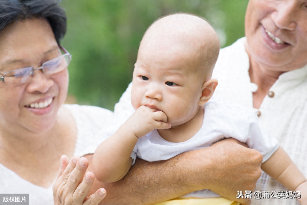 宝宝胆小没自信怎么办（改变孩子胆小害羞心理）