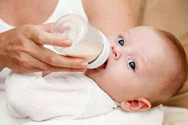 宝宝喂奶标准是多少（0-12月最全宝宝喂奶标准）