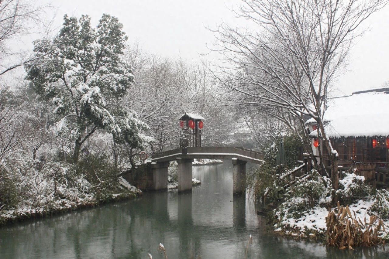 咏雪唯美古诗大全（8首咏雪诗词）