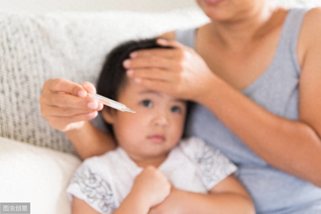 孩子不爱喝水怎么办（学会这5招让宝宝爱上喝水）