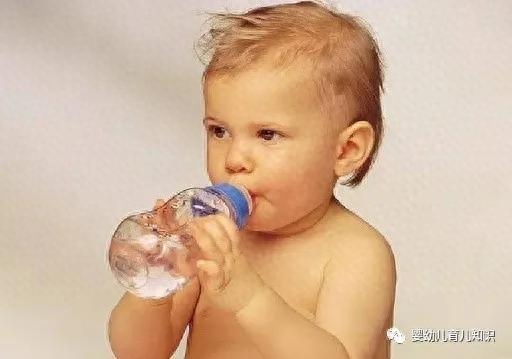 宝宝不爱喝水怎么办（5个妙招能让宝宝瞬间爱上喝水）