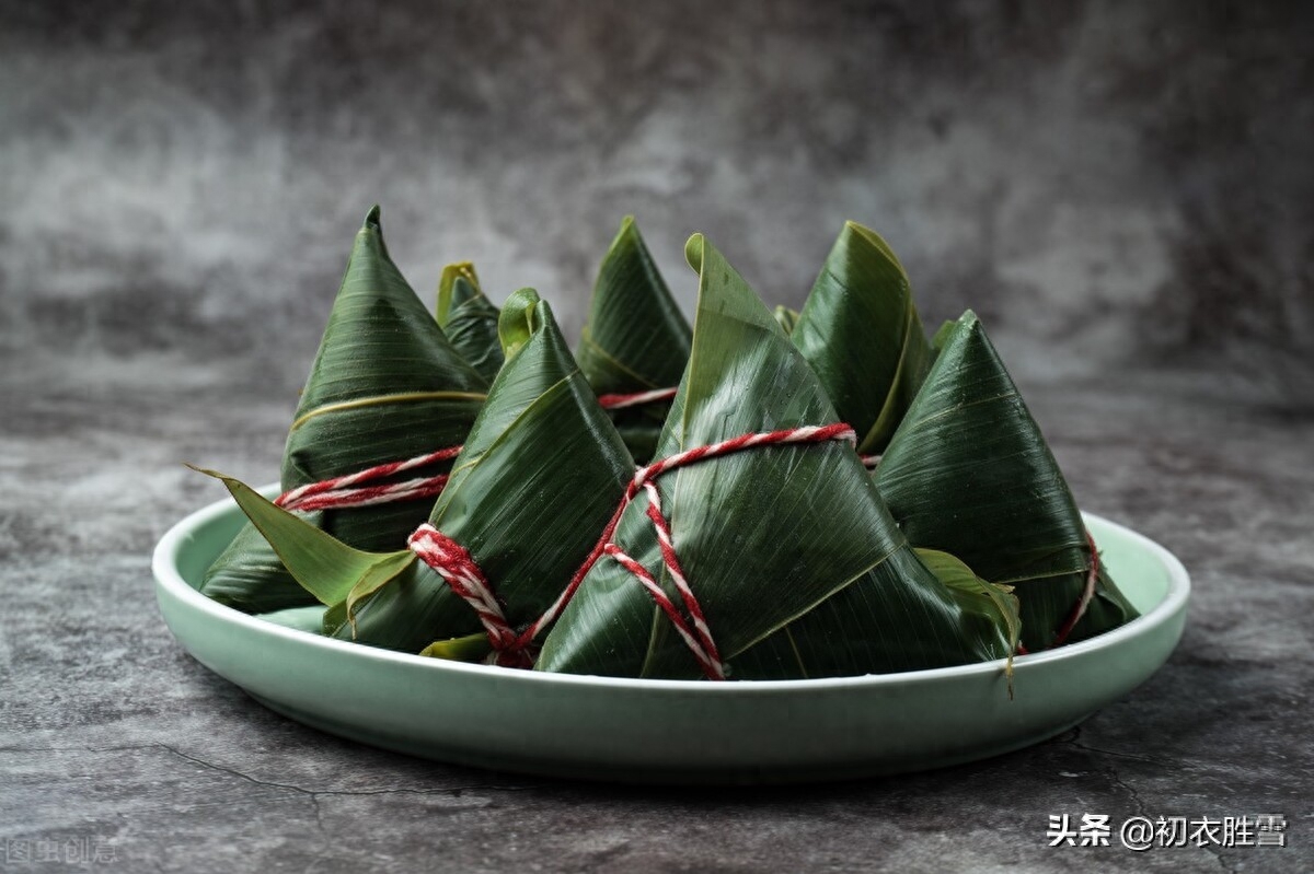 端午纪念屈原古诗词四首（年年端午又今朝，万古传闻为屈原）