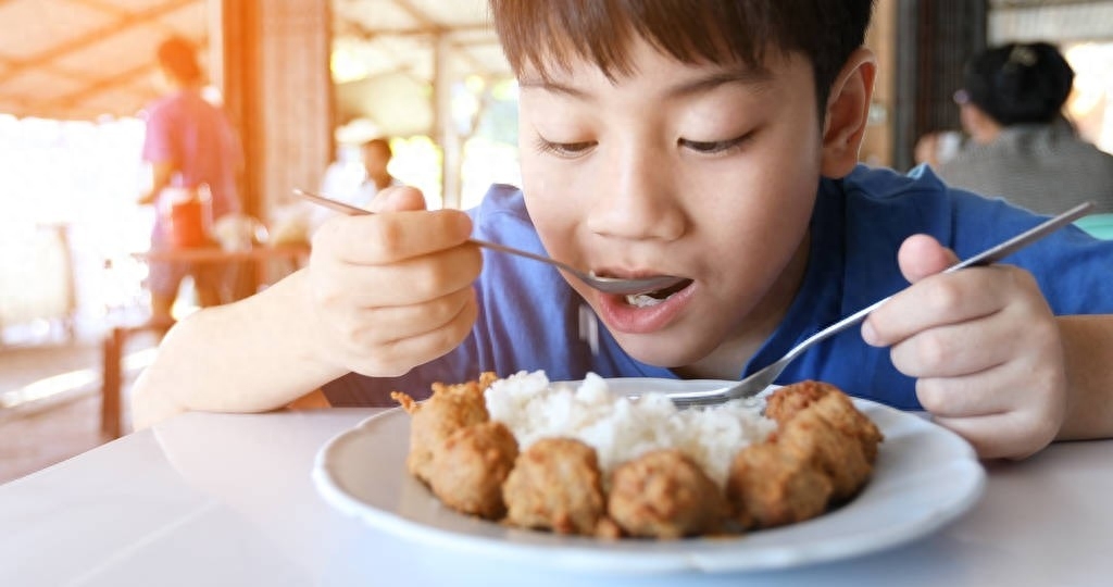 对付挑食的孩子有办法（幼儿挑食的正确引导）