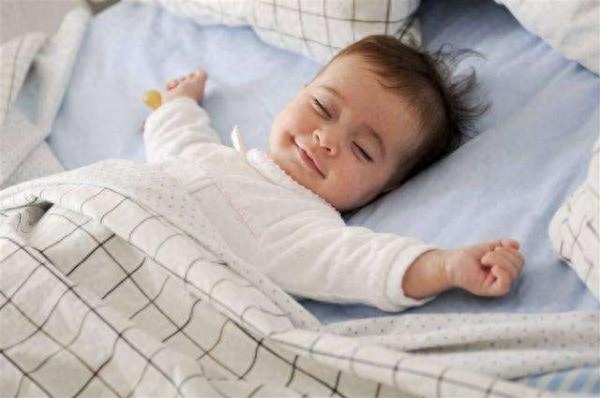 改善婴儿睡眠的方法（调整宝宝睡眠规律绝招）