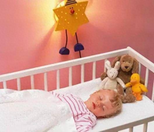 改善婴儿睡眠的方法（宝宝睡眠差的三个原因）