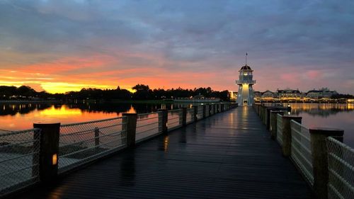 关于夏日的风景作文（《城市的风景》）