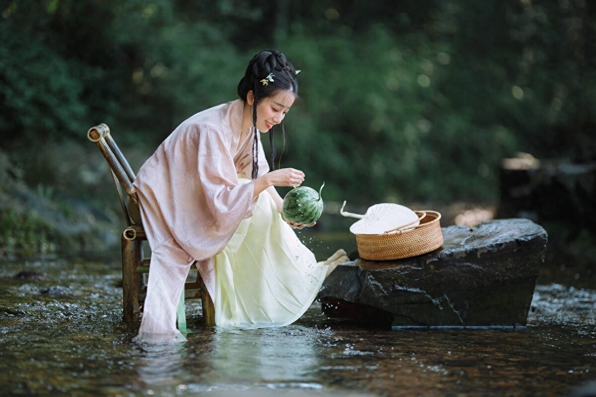 夏天诗词名句经典（十二首夏天诗词）