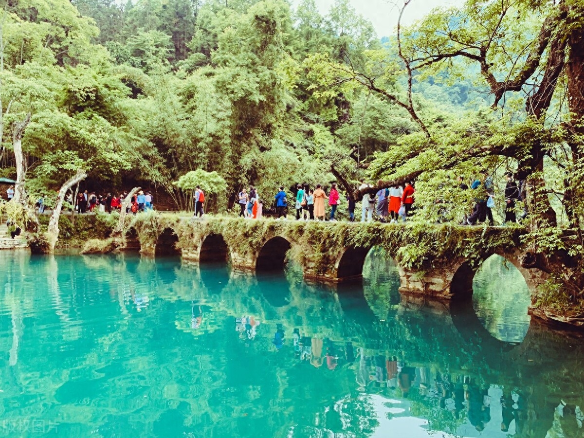 绿水青山唯美古诗大全（十二首绿水青山诗）