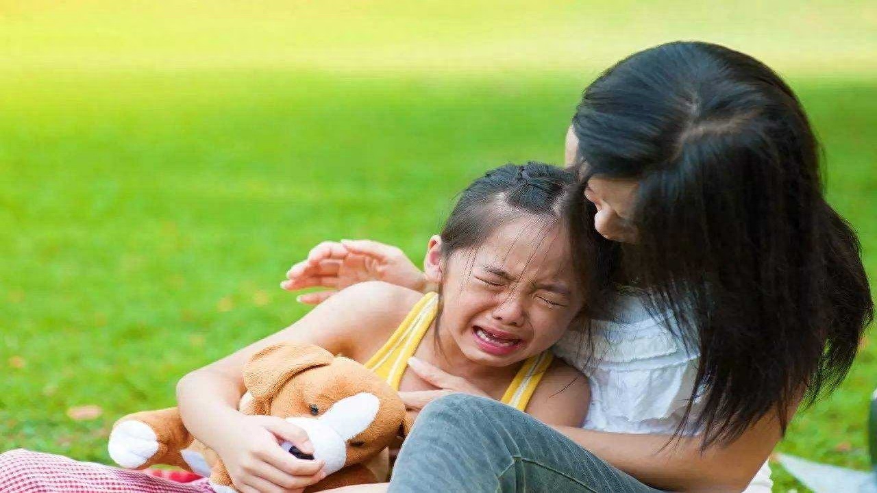 如何教育爱哭的孩子（父母试试用这3个方法）