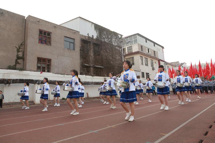 中学秋季运动会口号搞笑十六字（向着胜利的路上奔跑——2023高中秋季运动会）