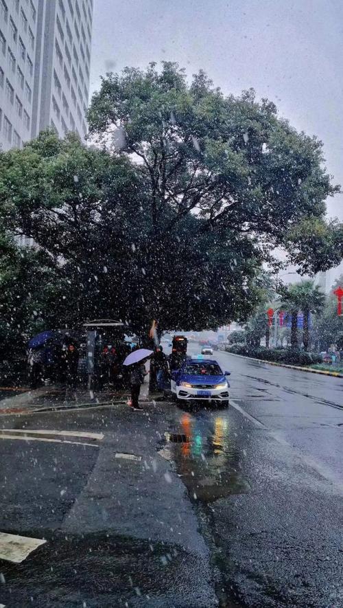 二零二零年第一场雪的说说（2023第一场雪，和你一起共赏）