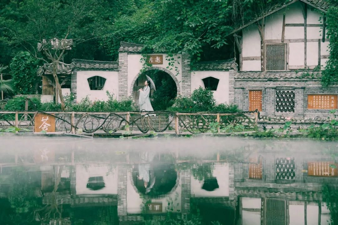 下雨古诗词大全（朋友圈的30句下雨诗词）