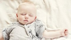 宝宝晚上睡觉出汗多怎么办（分享6种出汗多的护理方法）