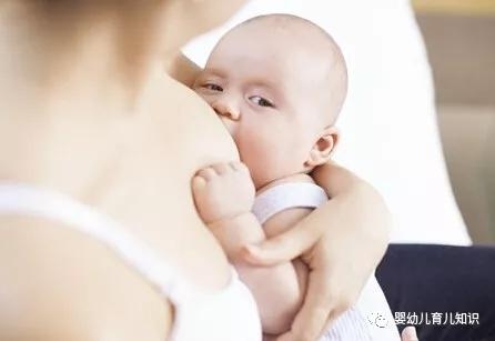 正确的哺乳姿势有哪些（分享4种经典的哺乳姿势）