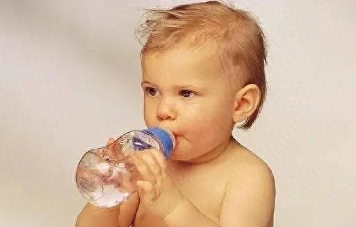​宝宝不爱喝水怎么办（学会这5招宝宝每天开开心心喝水）