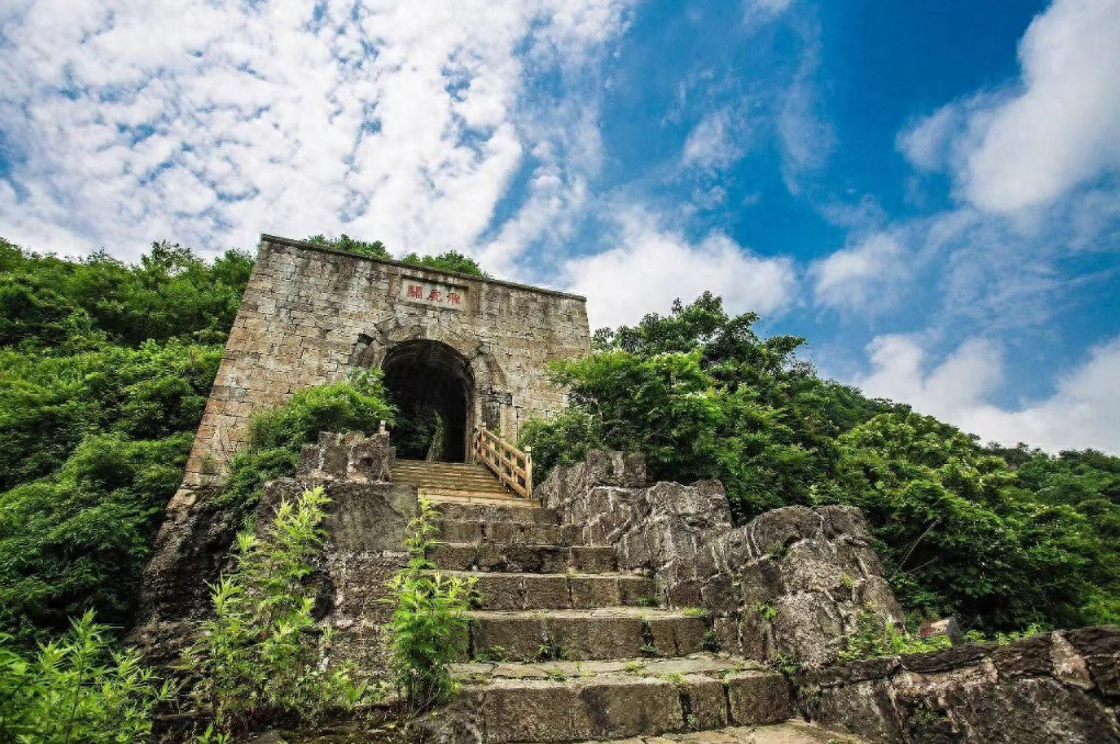 贵州风景秀，览胜踏莎行（踏莎行15首经典古诗）