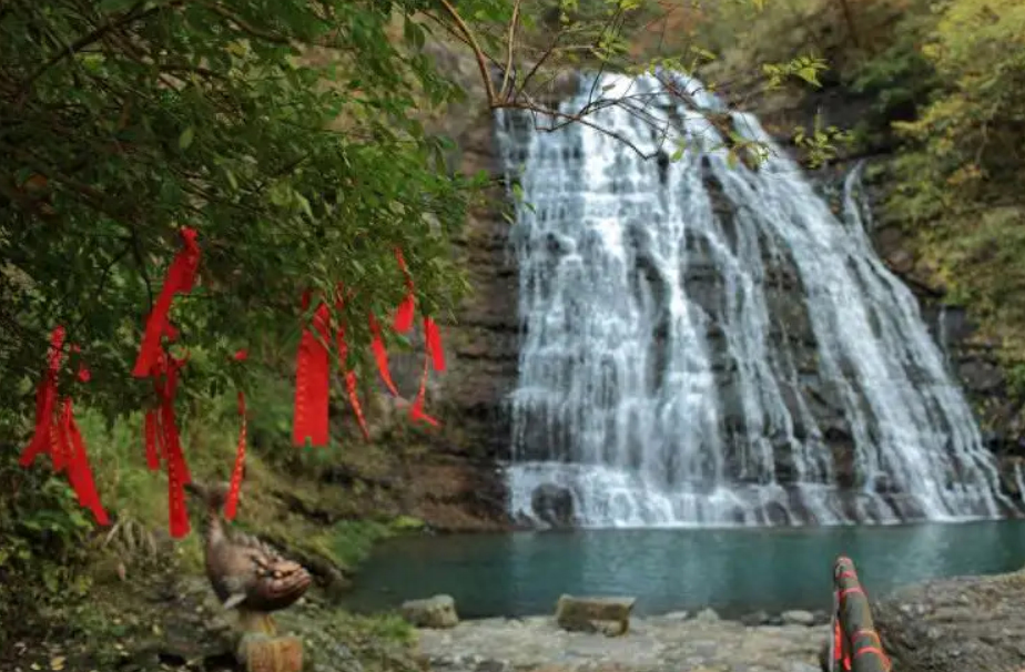 三清福地聚风水，道教尊神造化功（登三清山诗词十一首）