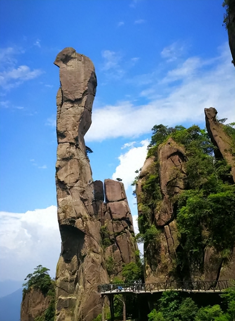 三清福地聚风水，道教尊神造化功（登三清山诗词十一首）