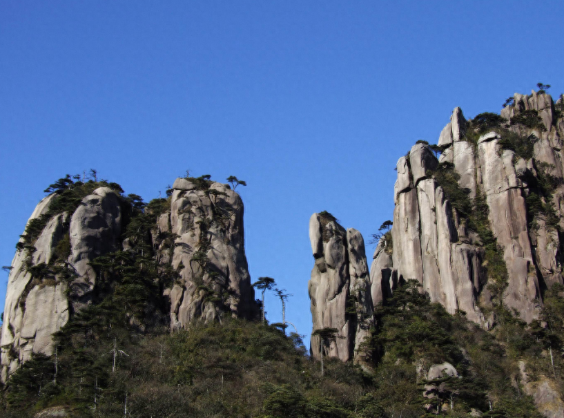 三清福地聚风水，道教尊神造化功（登三清山诗词十一首）