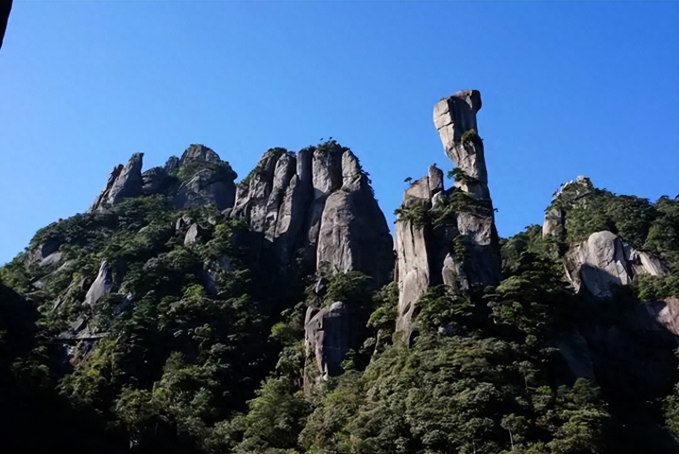 三清福地聚风水，道教尊神造化功（登三清山诗词十一首）