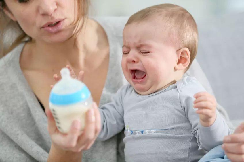 宝宝吐奶的处理方法有哪些（宝宝吐奶的处理方法）