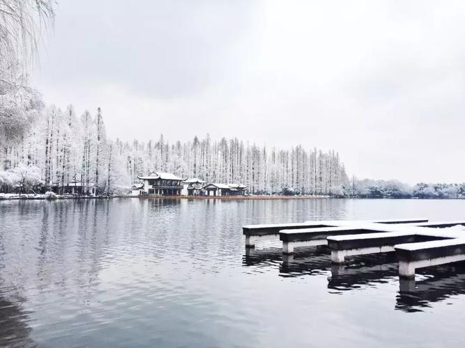 形容西湖美景的说说（西湖美景：仙境般的优美唯美之境）