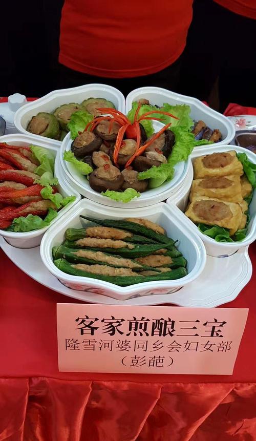 赞美美食的经典诗句和翻译（纵览美食诗句，品味人间美味）