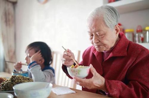 有关尽孝道的唯美句子的好句子摘抄（以爱浇灌、以孝铸造）