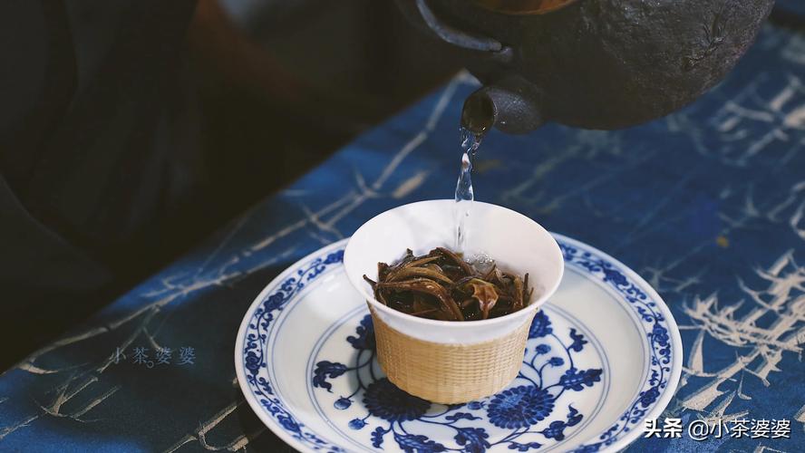 有关茶的句子佳句（茶香四溢——浓情茶语）